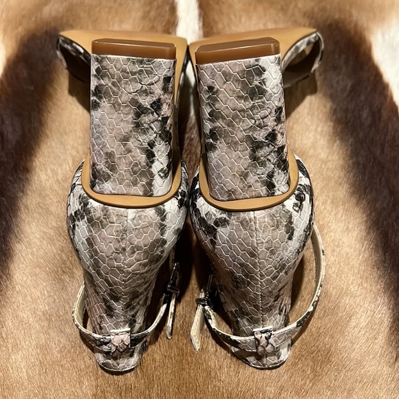 ✅SOLD VINCE CAMUTO - Picture 8 of 11